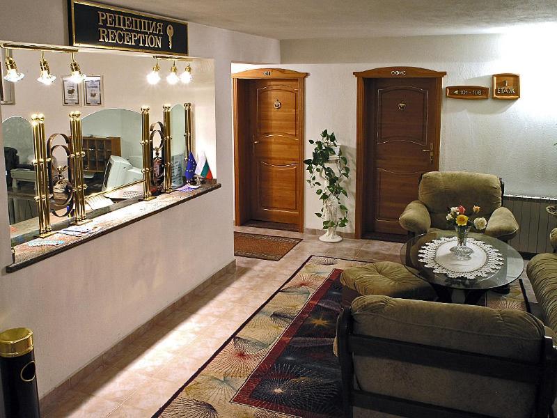 Хотел Златна Котва Kazanlŭk Exterior foto