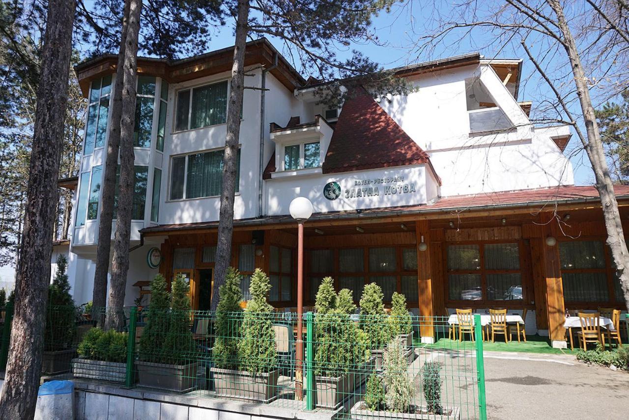 Хотел Златна Котва Kazanlŭk Exterior foto